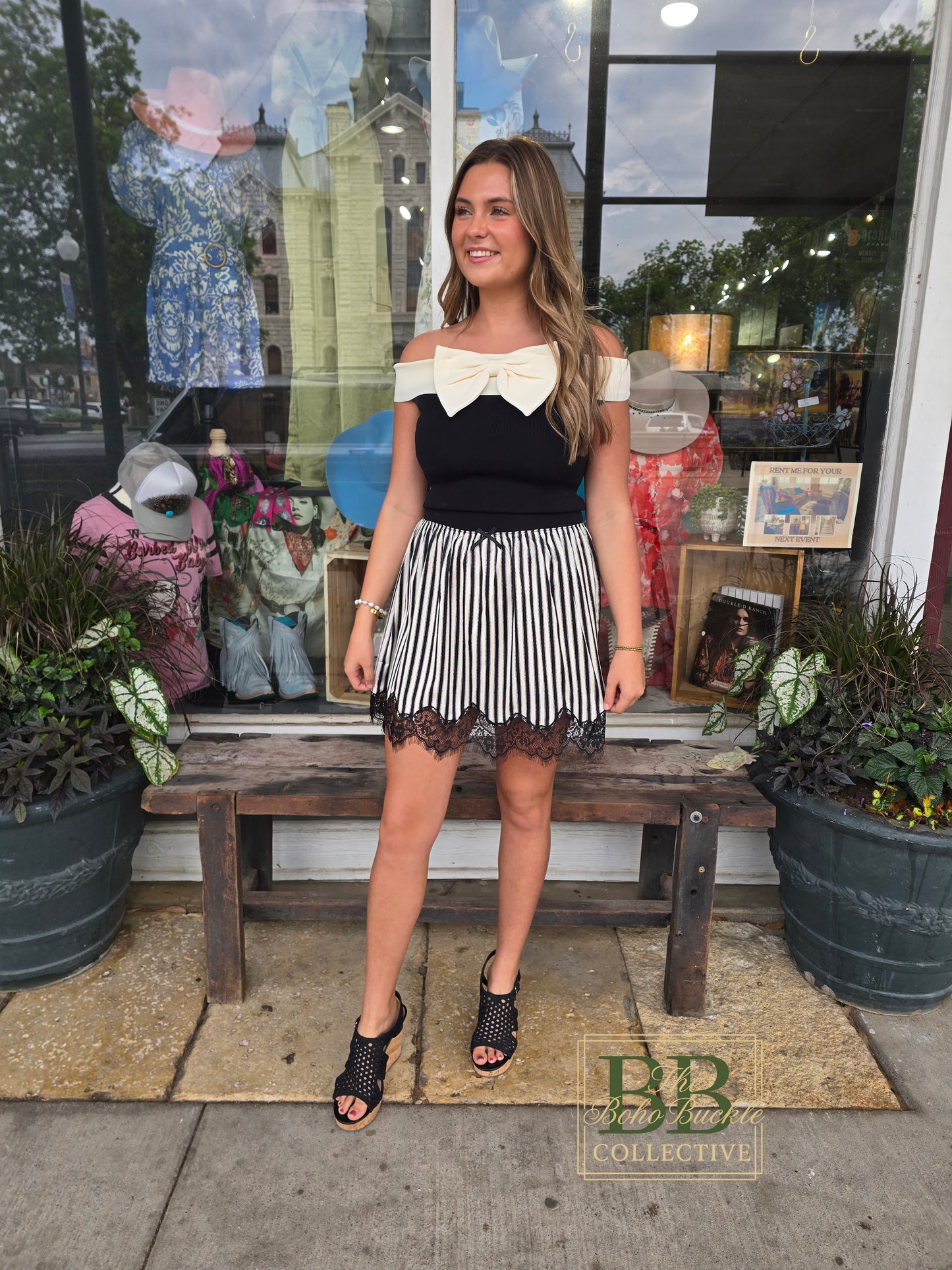 Black and white bow top